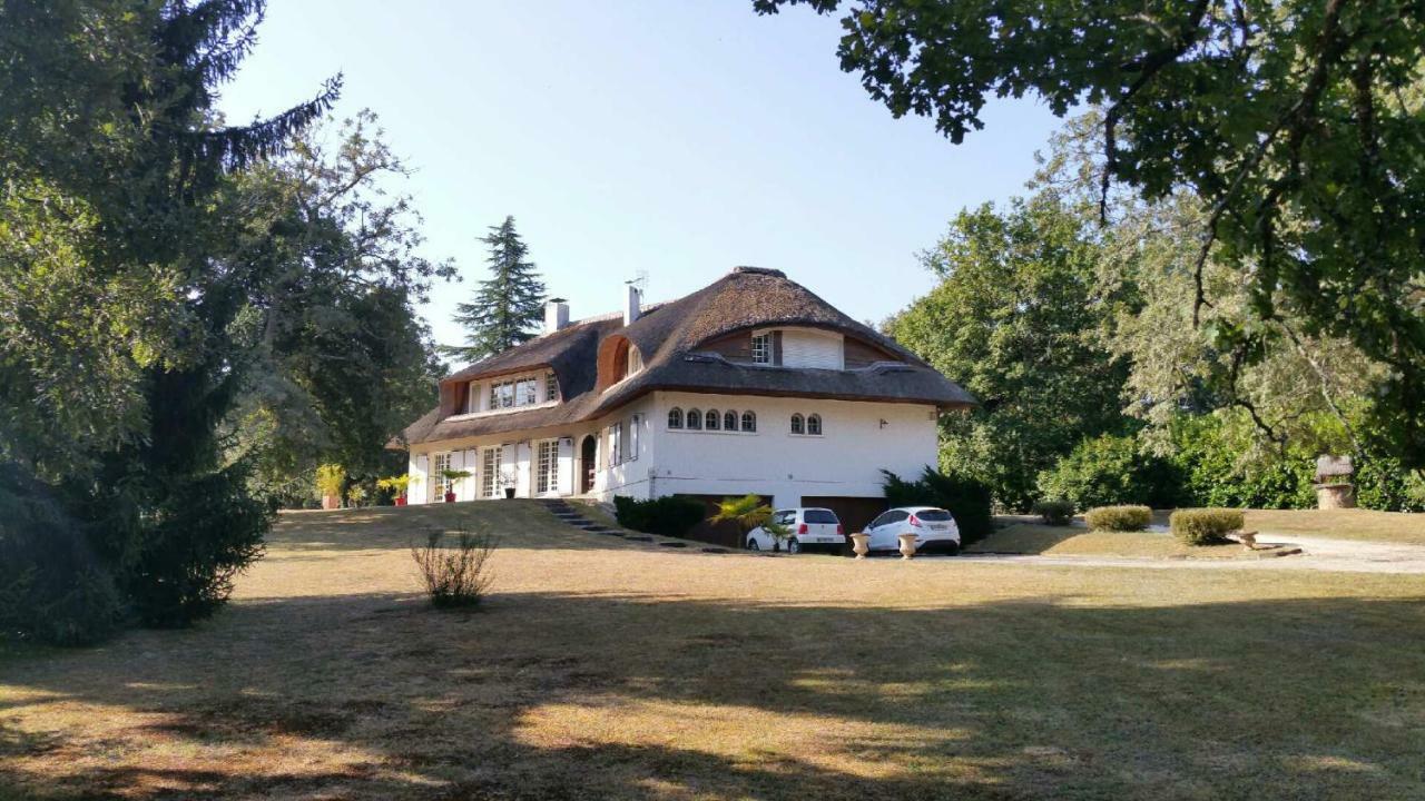 La Belle Chaumiere Acomodação com café da manhã Bretagne-de-Marsan Exterior foto